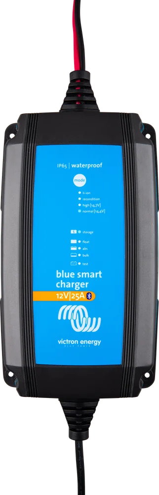 Blue Smart IP65 12 V 25 A — największy model 12 V