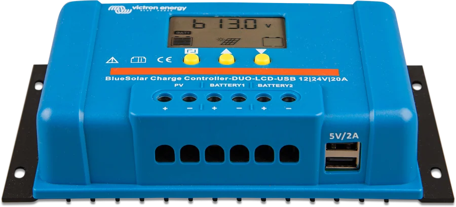 BlueSolar PWM-LCD-USB — wyświetlacz z napięciem 13,0 V i listwa zacisków PV, BATTERY 1 i BATTERY 2