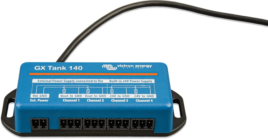 GX Tank 140 od przodu — rząd złączy wtykowych i przewód USB