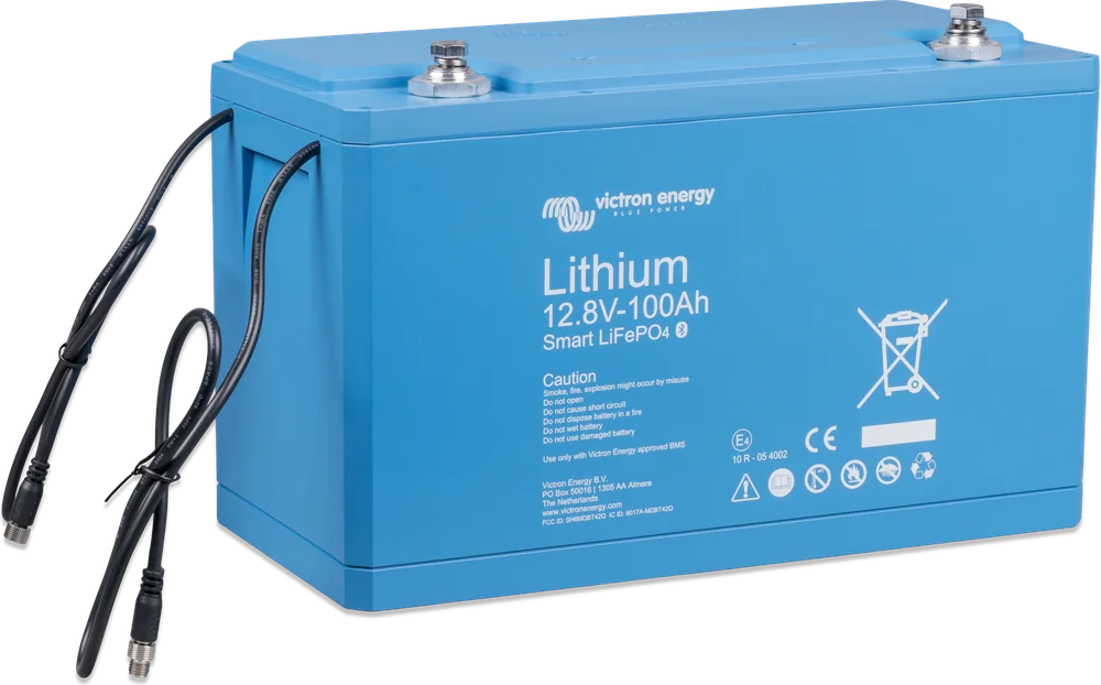 LiFePO4 12,8 V 100 Ah Smart — widok z góry pod kątem