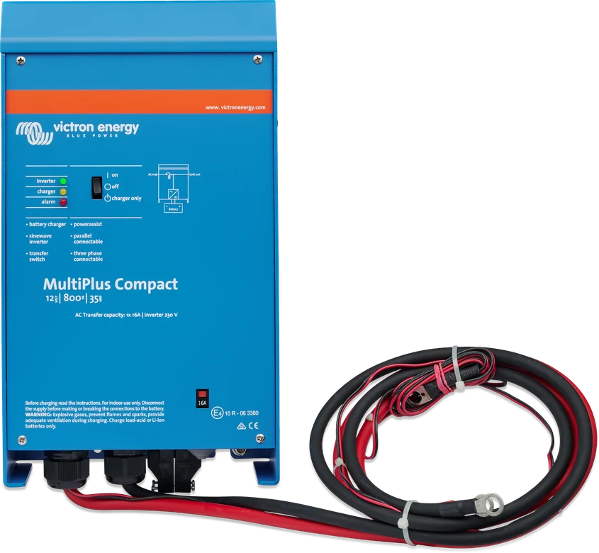 MultiPlus Compact 12|800|35 z dołączonymi przewodami baterii