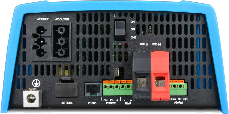 Przyłącza MultiPlus Compact 12|800|35 — gniazda AC-IN i AC-OUT, zaciski baterii, port VE.Bus i złącza sterujące