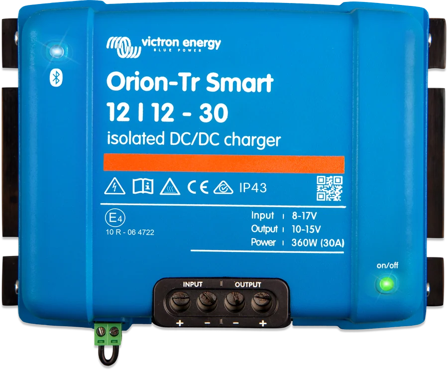 Orion-Tr Smart 12|12-30 — widok z góry, zaciski INPUT i OUTPUT oraz złącze zdalnego sterowania