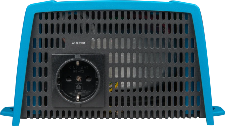 Phoenix Inverter VE.Direct od strony wyjścia AC — gniazdo Schuko w kratce wentylacyjnej