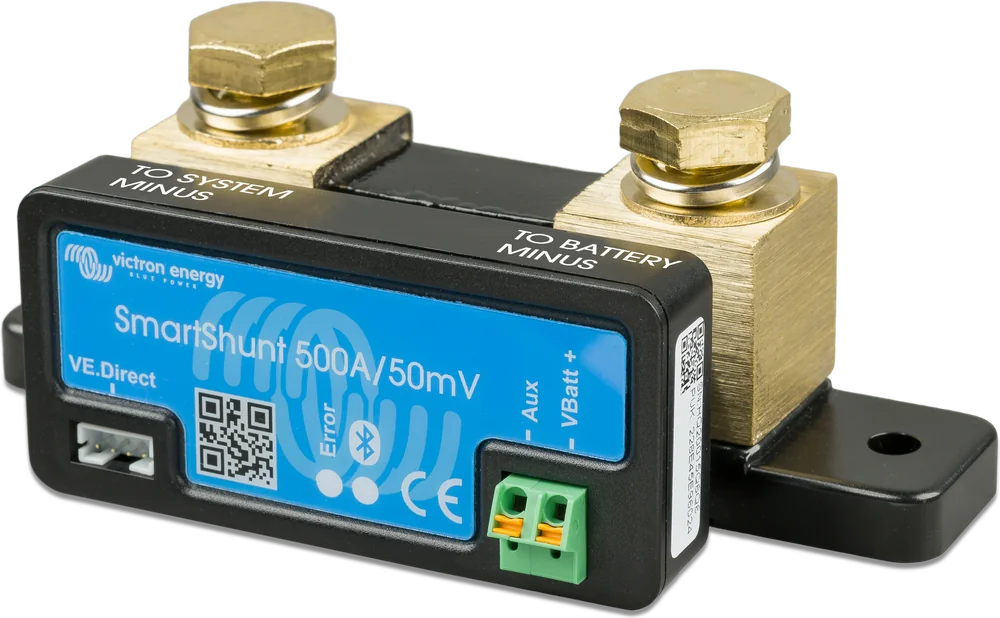 SmartShunt 500 A — widok pod kątem, opisy TO BATTERY MINUS i TO SYSTEM MINUS
