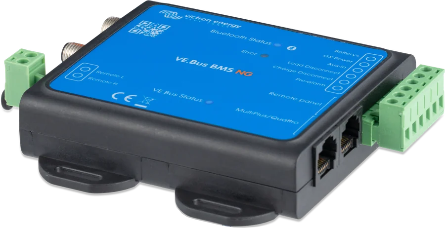 VE.Bus BMS NG z prawej strony — gniazda Remote panel i MultiPlus/Quattro