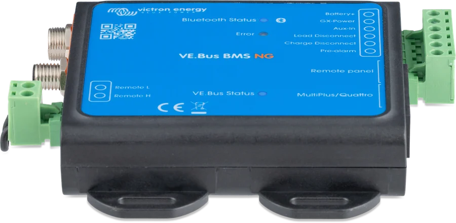 VE.Bus BMS NG z boku — zaciski zasilania baterii