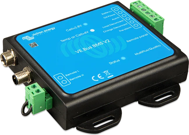 VE.Bus BMS V2 pod kątem — złącza BMS i listwa zaciskowa